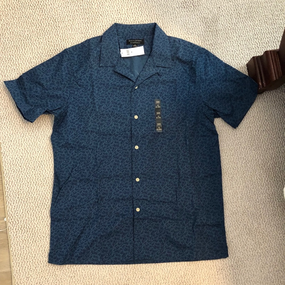 Banana Republic Short Sleeve Patterned Button Down